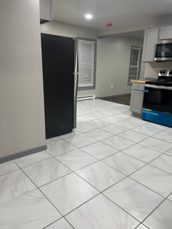 Building Photo - 15 Dempster St