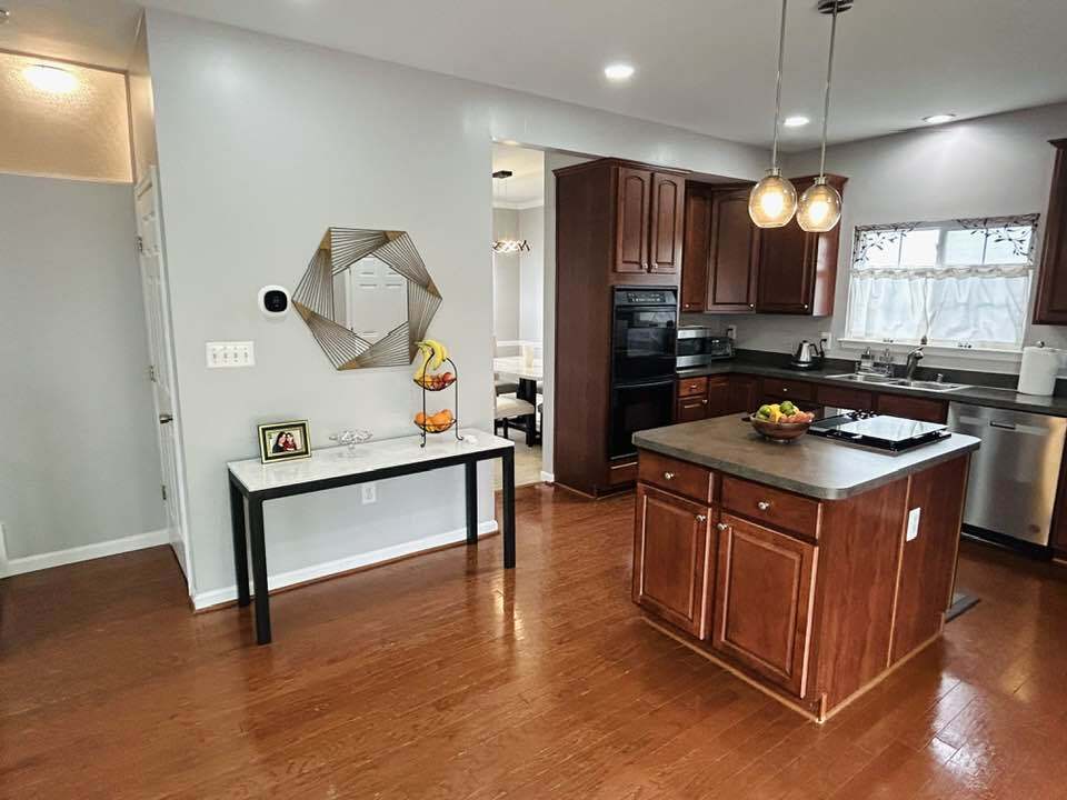 Kitchen - 7 Azalea St