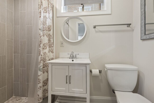 LL Full Bath - 815 Sheridan St NW