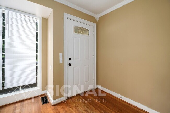 Building Photo - 1156 Skyline Dr