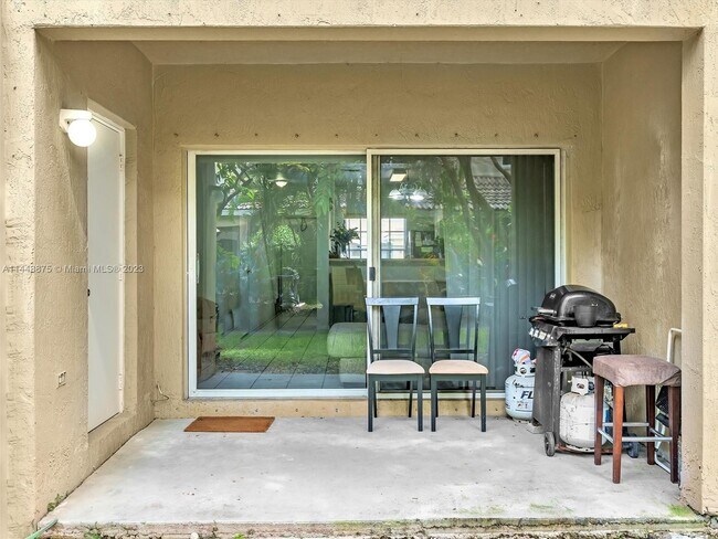 Building Photo - 326 SW 120th Ave