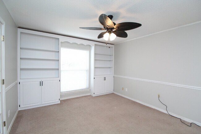 Building Photo - Pool Home with Office, Two Primary Suites ...