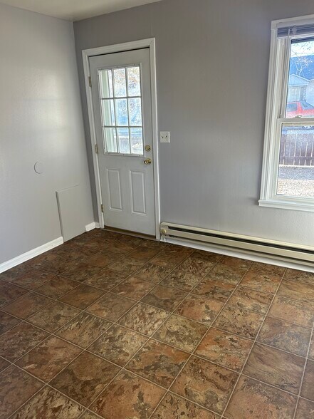 Building Photo - 816 Alder St