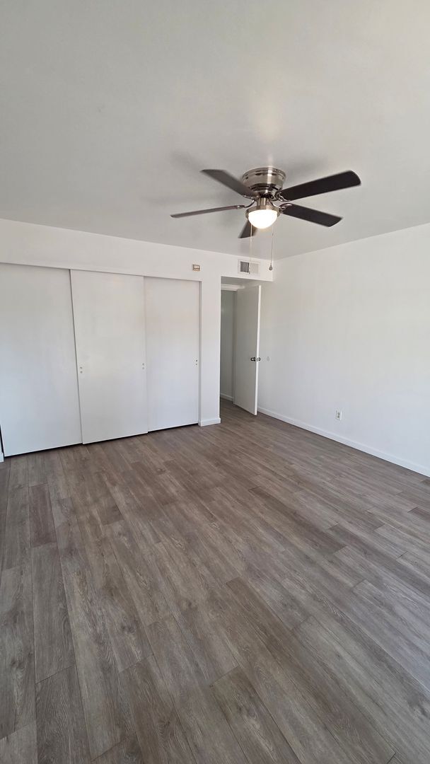 Building Photo - 2 bed, 1 bath Tempe Townhome