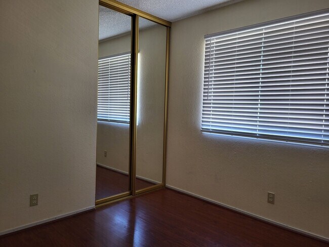Building Photo - 125 Serpentine Dr