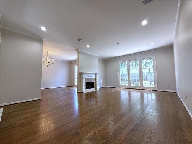Building Photo - 2813 Saint St