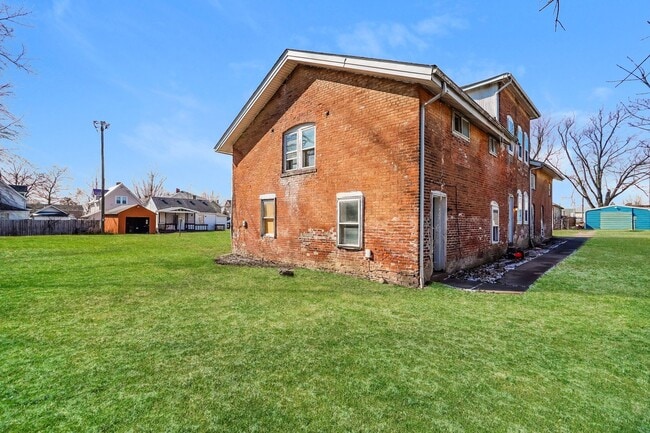 Building Photo - 20 Vernon Ave