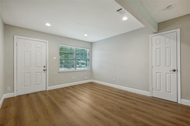 Building Photo - 717 Willowbrook Dr