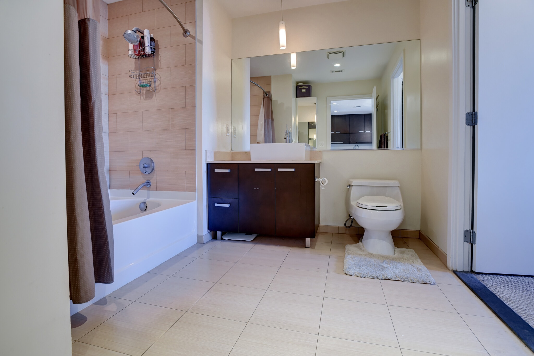Large bath - 1010 Massachusetts Ave NW