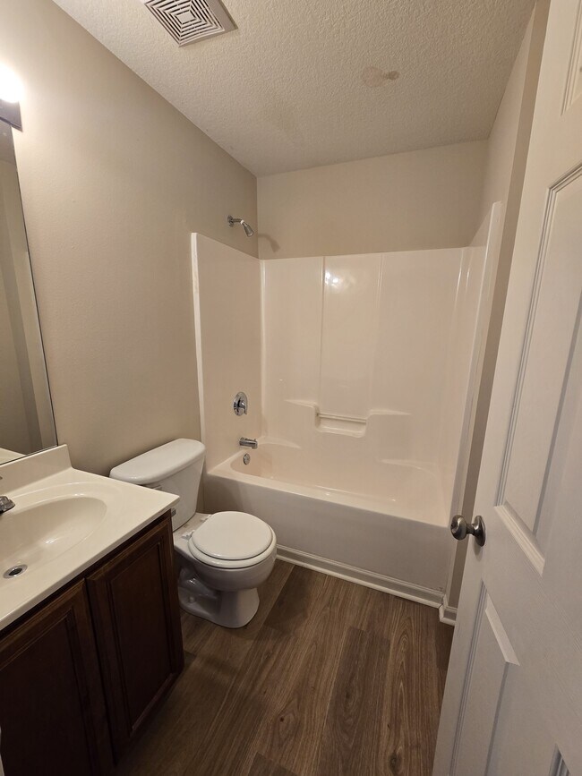 Building Photo - 507 Chastine Dr