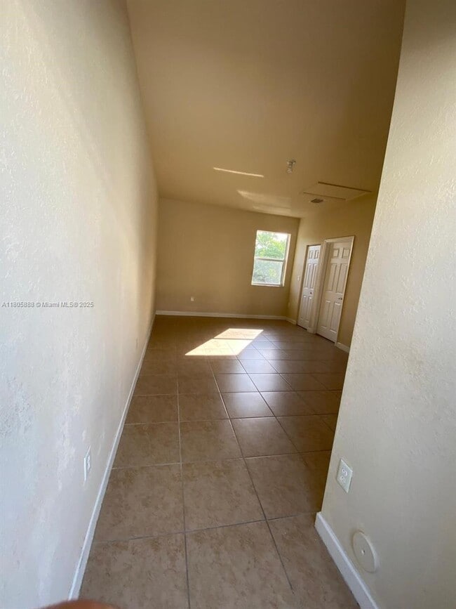 Building Photo - 9253 SW 169th Ave