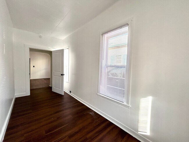 Building Photo - Three Bedroom Home in Southeast Grand Rapids