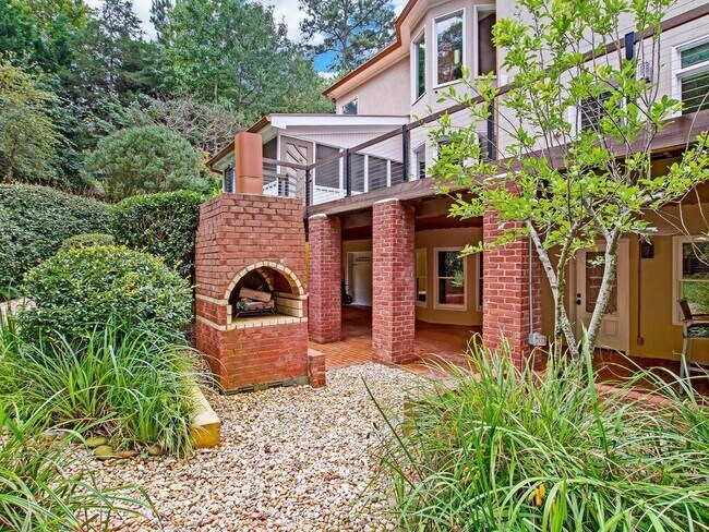 Building Photo - 6709 Wooded Cove Ct