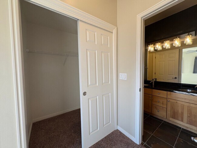 Building Photo - Millcreek Condo with Private Balcony & Pool!