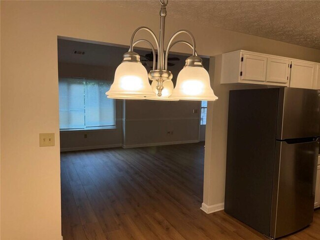 Building Photo - 1819 Cres Hill Dr NW