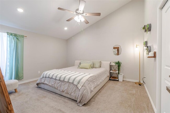 Building Photo - 6915 10 Oaks Cir