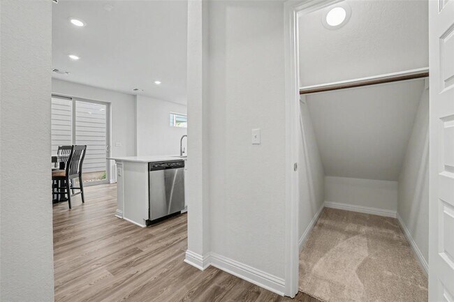 Building Photo - 8518 Leroi Dr