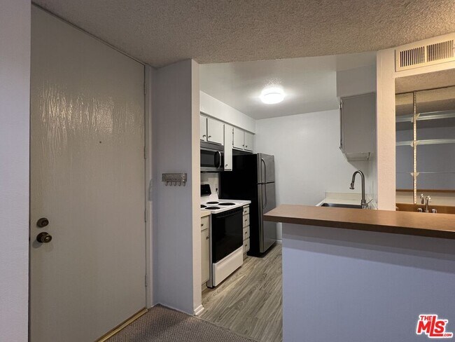 Building Photo - 1115 Raintree Cir