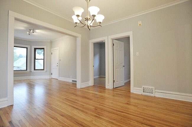 Building Photo - 5714 W Dakin St