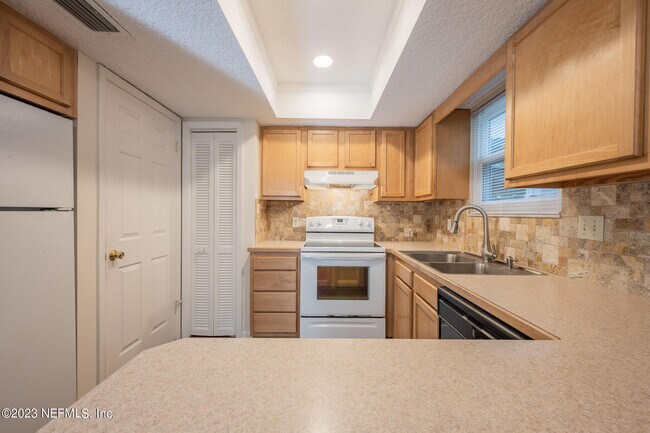 Building Photo - 597 Sturdivant Ave