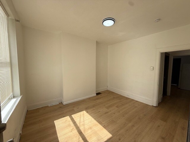 Building Photo - 1306-1308-1308 Complete St