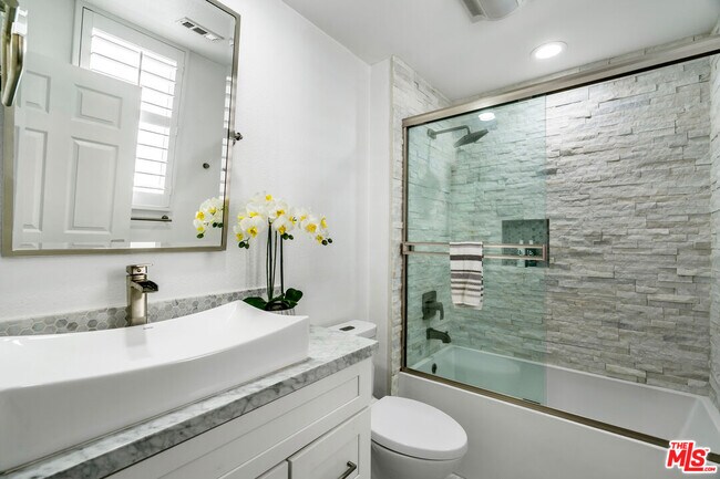 Building Photo - 5734 S Celedon Creek