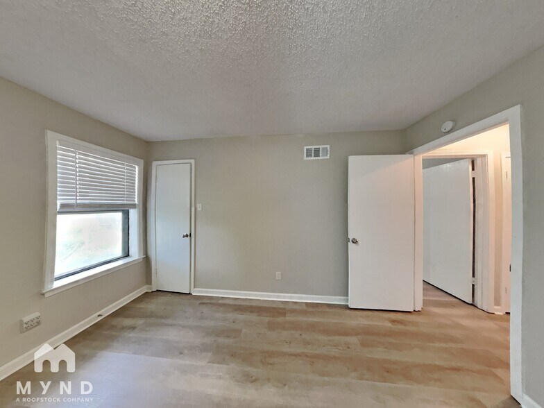Building Photo - 4512 Crump Rd