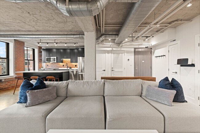 Building Photo - Fully Furnished Designer Loft with Parking & Monument Views!