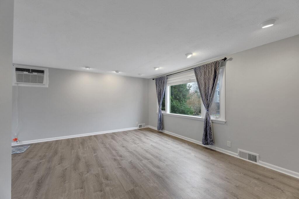 Building Photo - 95 Grove St