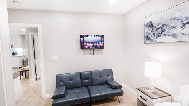 Building Photo - 1059 Gillespie Dr