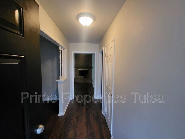 Building Photo - 1525 S 122nd E Ave