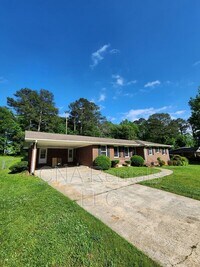 Building Photo - 626 Honeybear Ln