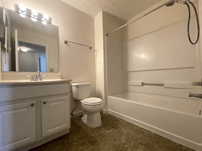 Building Photo - 5566 Garden Ridge