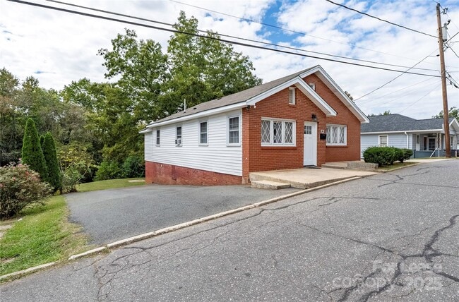 Building Photo - 387 Woodlawn Ave