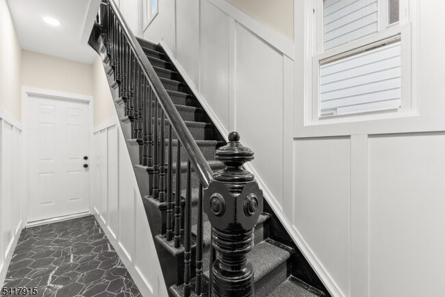 Building Photo - 633 Lafayette Ave