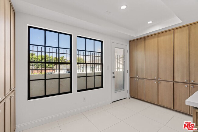 Building Photo - 2541 Stoner Ave