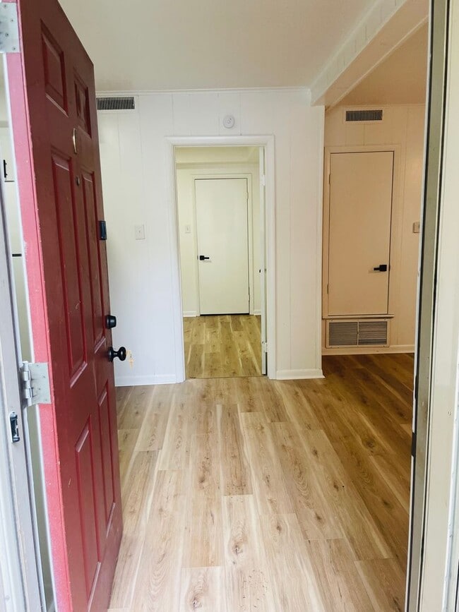 Building Photo - CROSS ST APARTMENTS