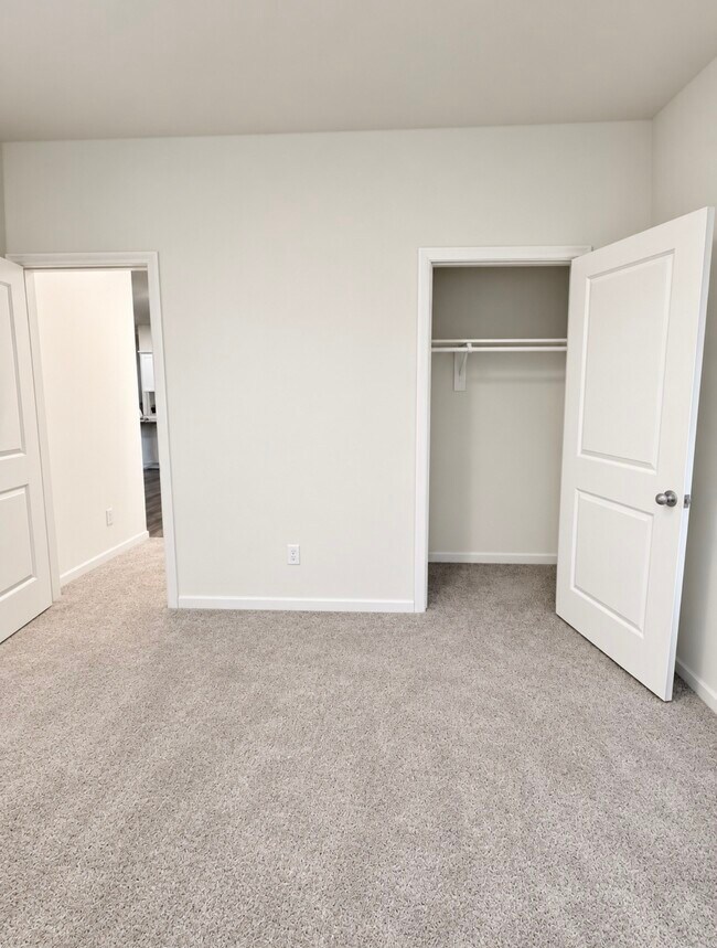Building Photo - 10127 California Lily Ln