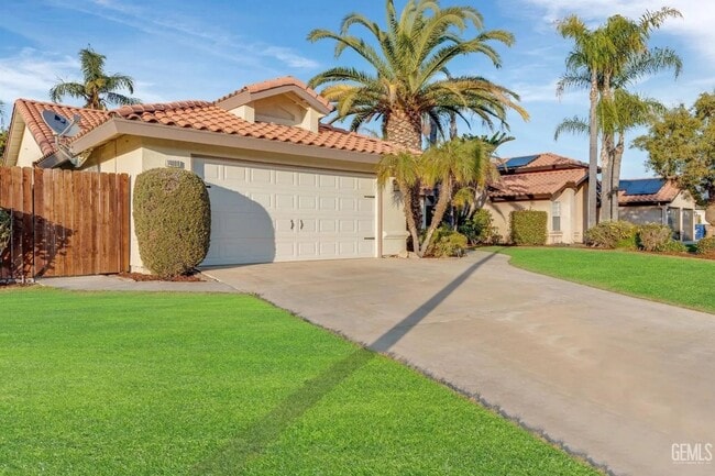 Building Photo - 14004 Las Entradas - Gorgeous NW remodeled...
