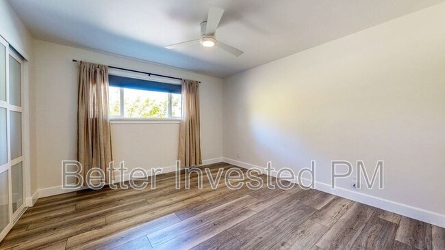 Building Photo - 475 Country Club Dr