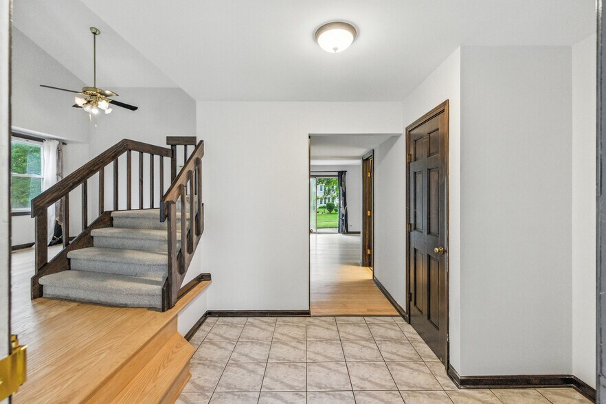 Entrance - 421 Concord Ln