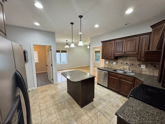 Building Photo - Welcome Home – Spacious East Side Living w...