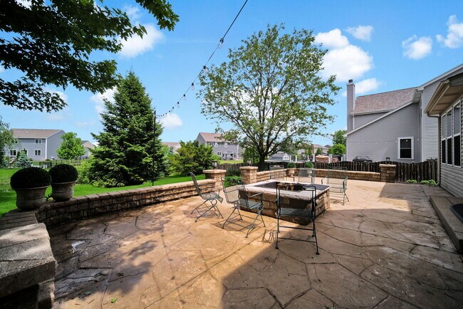 Building Photo - 322 Hemlock Ln