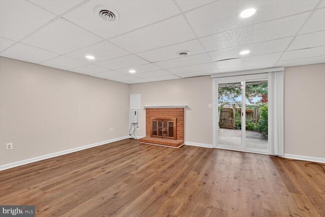Building Photo - 6076 Heatherwood Dr
