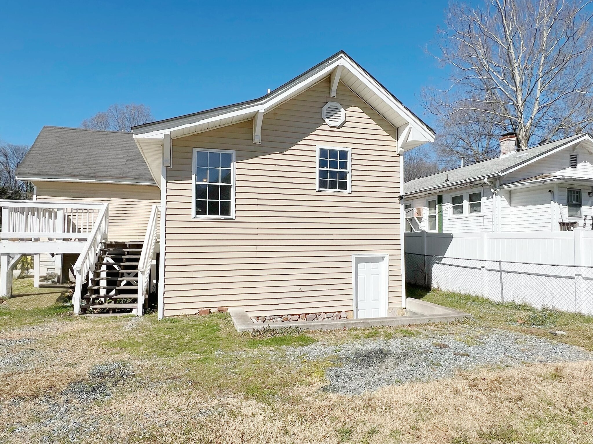 Building Photo - 829 Dillard St