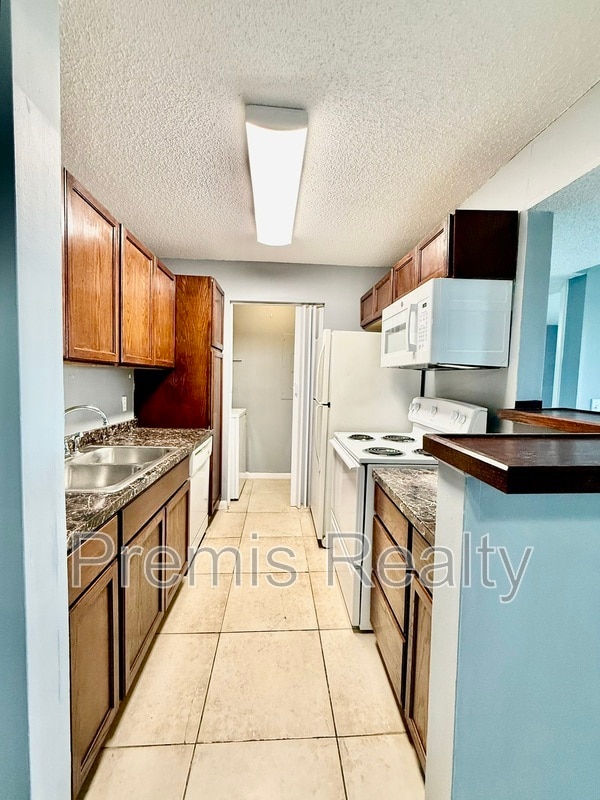 Building Photo - 455 Alt 19