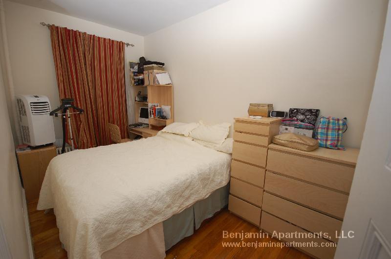 Building Photo - 1067 Beacon St