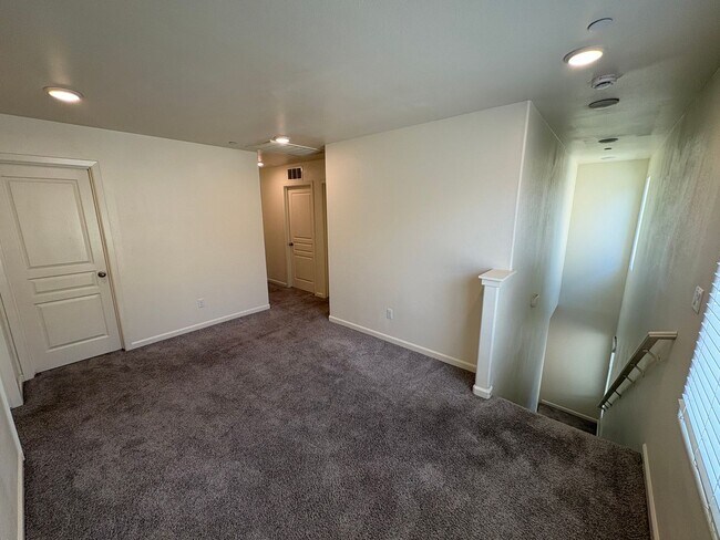 Building Photo - 641 S Laguna St