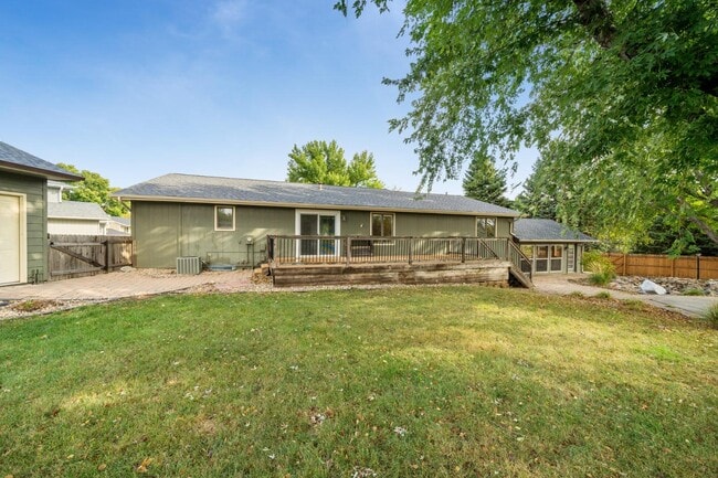 Building Photo - 2412 S Sheffield Cir