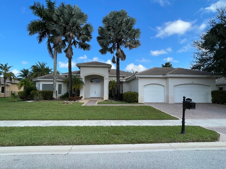 Front 1 - 15001 SW 33rd St